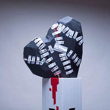 10000-kleine-pflaster-Herz-skulptur-Ostap-Vorschaubild