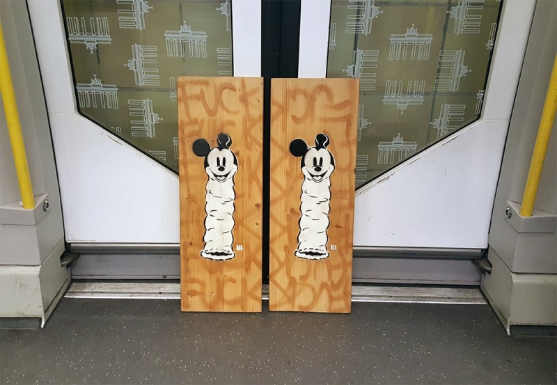 Bild 2- Mickey Mouse Condom- Schablonen Graffiti Diptych von Ostap