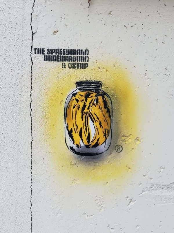 Schablonen Street-Art von Ostap- Spreeywald Underground- Bananen im Glas