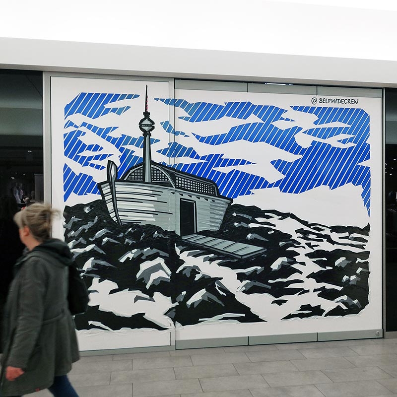 Vollendetes Klebebandkunstwerk nach 8 Stunden tapen