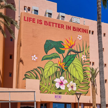 Fassadengestaltung mit Wirkung: Wie wir eine Hotelanlage auf Mallorca in ein Kunstwerk verwandelten