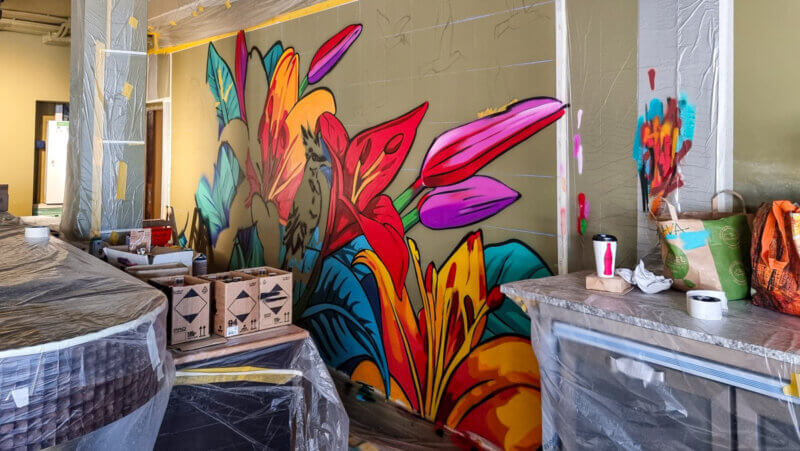 Wandmalerei im Foyer des Hotels - Work in progress