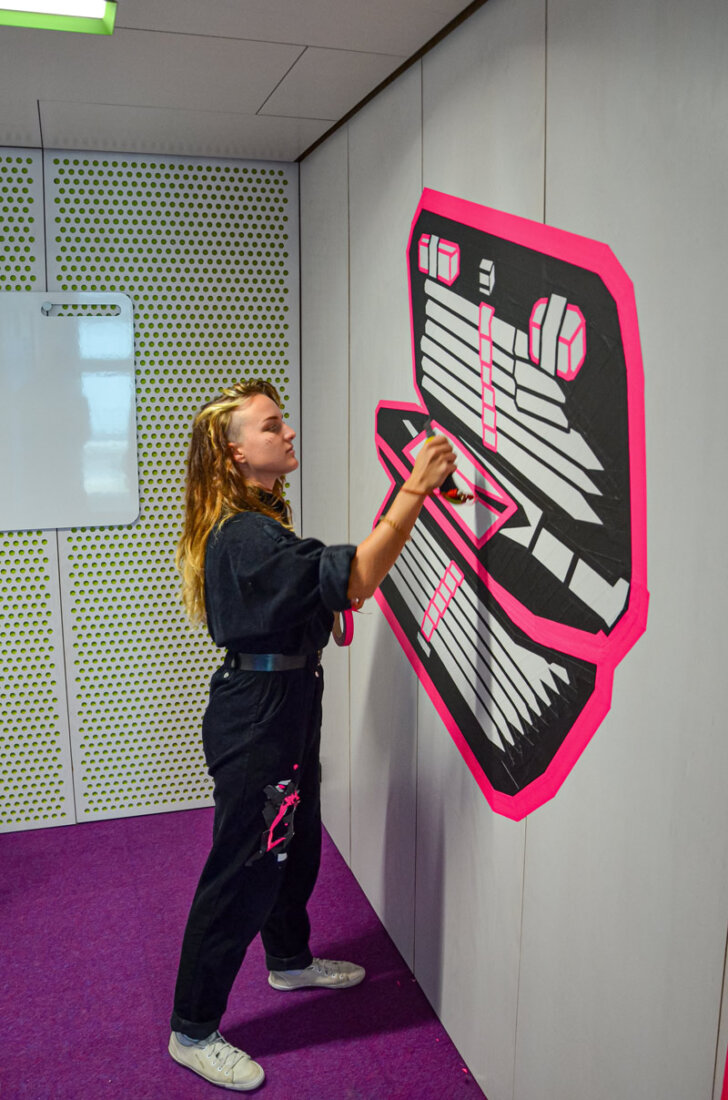 Rauminszenierung mit Tape Art im Google-Büro Zürich