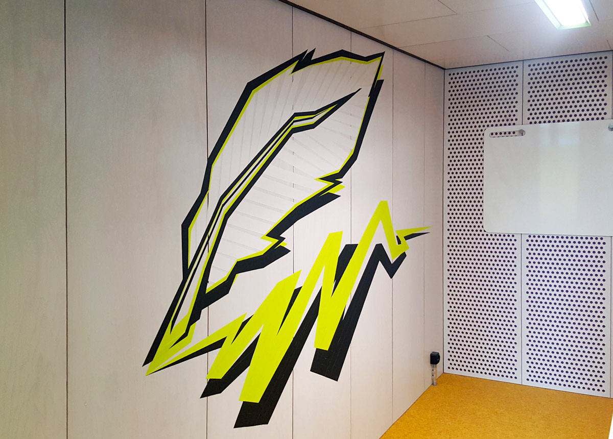 Tape Art in einem Büro